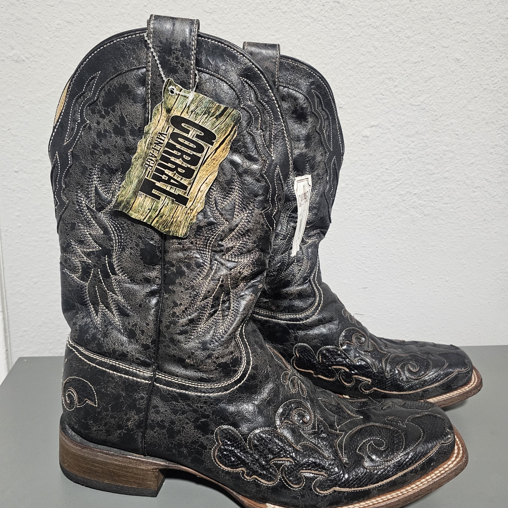 Corral Distressed Black Western Boots
